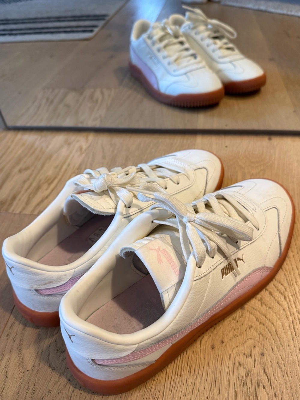 Puma Cream and Pink Sneakers with Gum Sole Size 8 - Picture 6 of 6